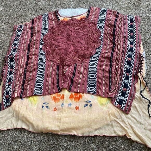 Free People Embroidered Pullover Poncho Top Boho Crochet Front Tied Sides Medium - Picture 5 of 9